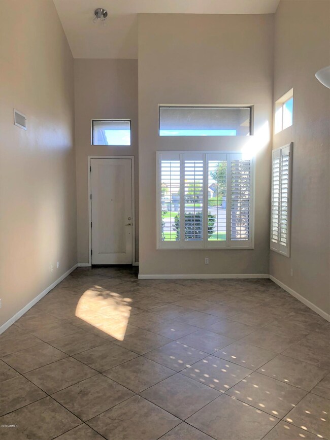 Entrace_Front Living Space