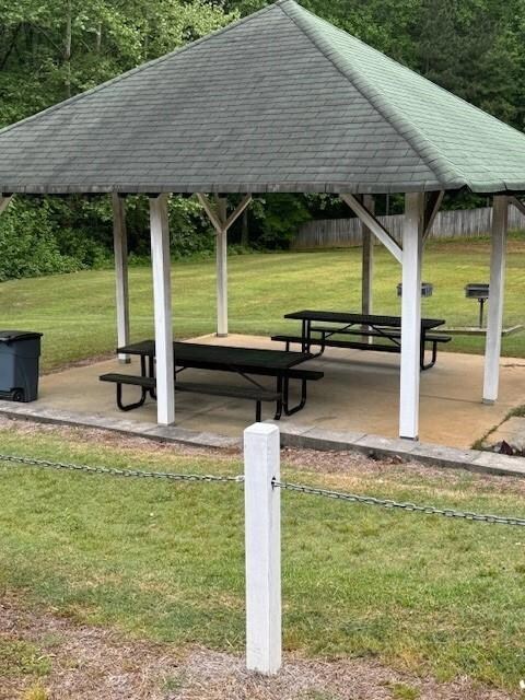 Picnic table and chairs  and so much lush green sp