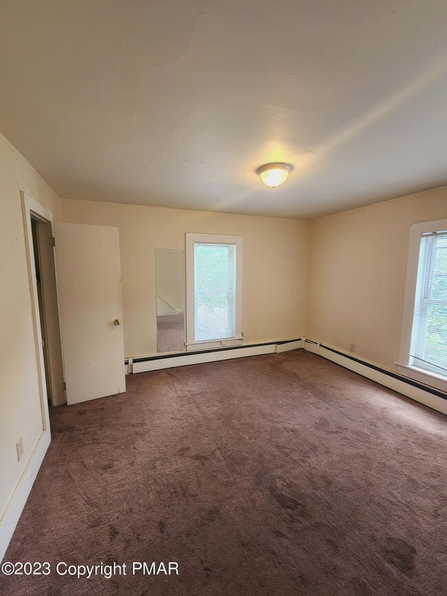 554 N 5th St unit 2, Stroudsburg, PA 18360 - photo 3