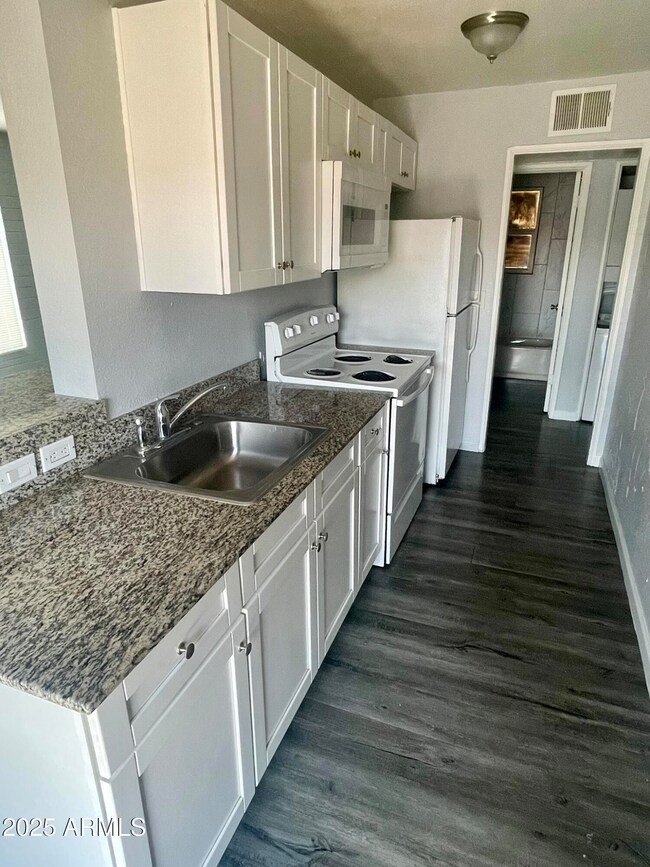 2402 N 24th St unit 6, Phoenix, AZ 85008 - photo 6