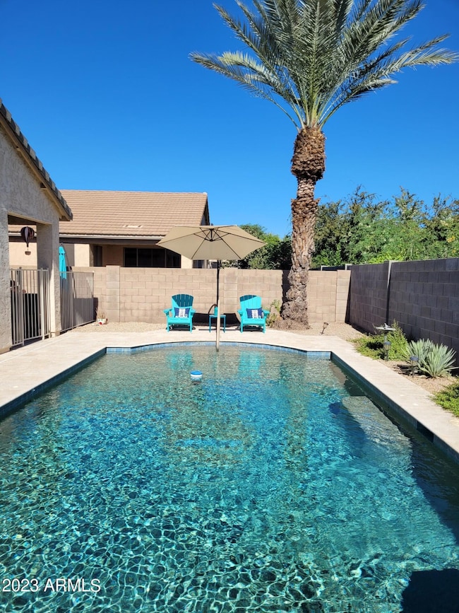 Kimberlee Way - Backyard2 (1)