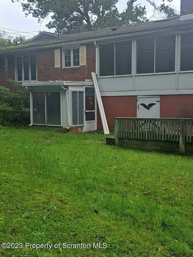 319 Blue Shutters Rd, Roaring Brook Township, PA 18444 - photo 3