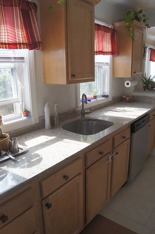 39 Cabot St unit a, Beverly, MA 01915 - photo 3