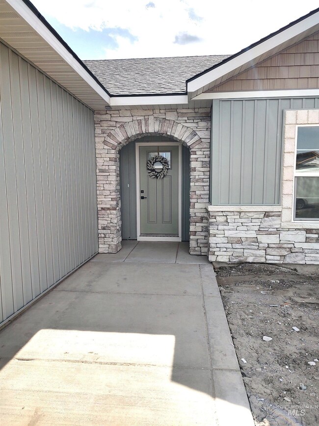 627 Clear Springs St, Burley, ID 83318 - photo 2