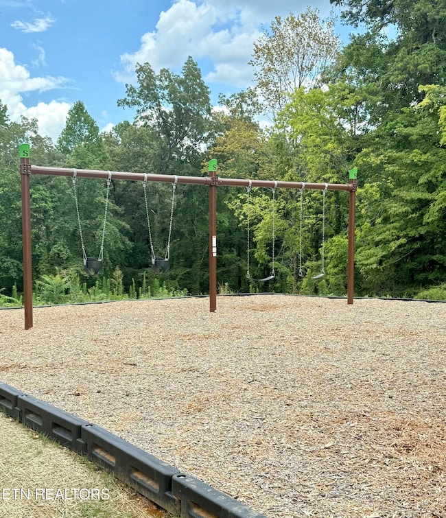 1605 Bennett Village Dr, Maryville, TN 37804 - photo 3