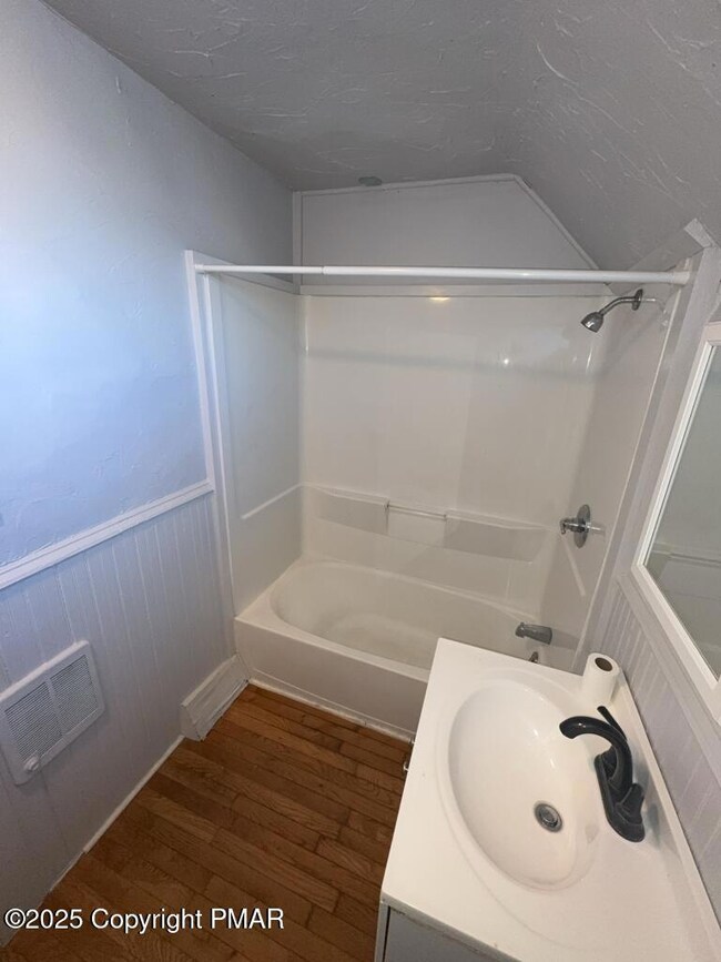 748 River St unit 3, Scranton, PA 18505 - photo 3