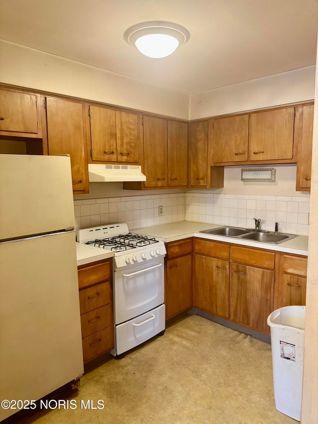 104 E High St, Napoleon, OH 43545 - photo 3