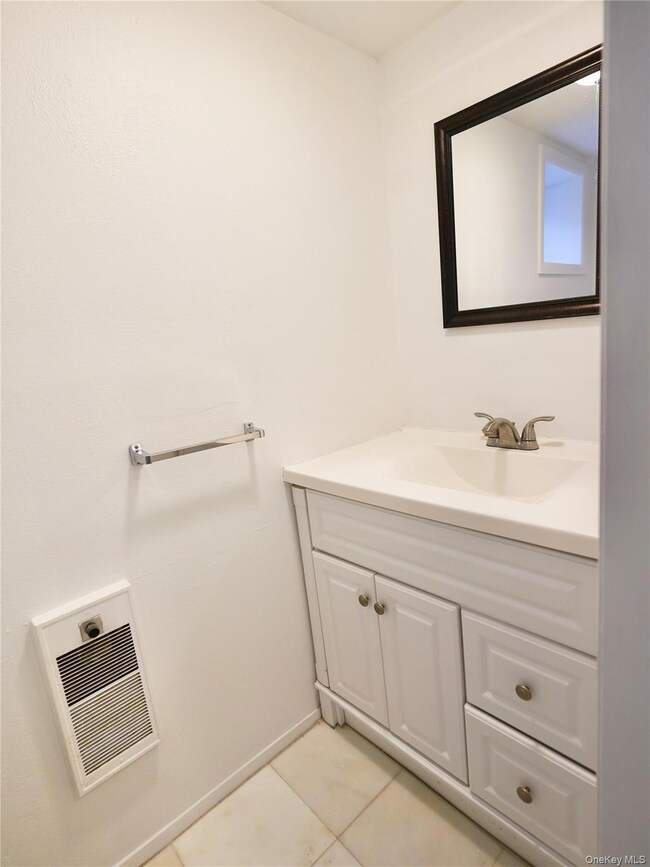 2 Dunes Ln unit Lower Level, Port Washington, NY 11050 - photo 7