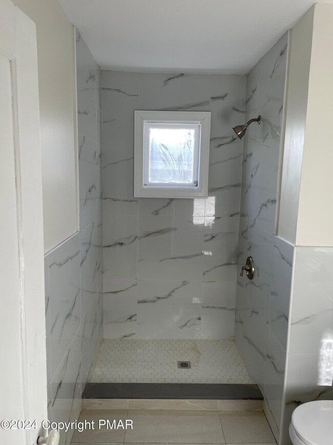 714 Scott St, Stroudsburg, PA 18360 - photo 6