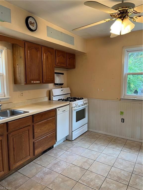 Eat-in kitchen 12 x 11 with gas range and dishwash