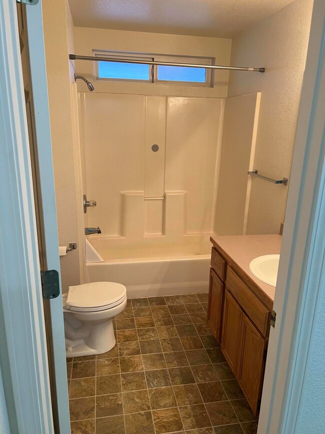 647 SW Larch Rd, Grants Pass, OR 97526 - photo 2