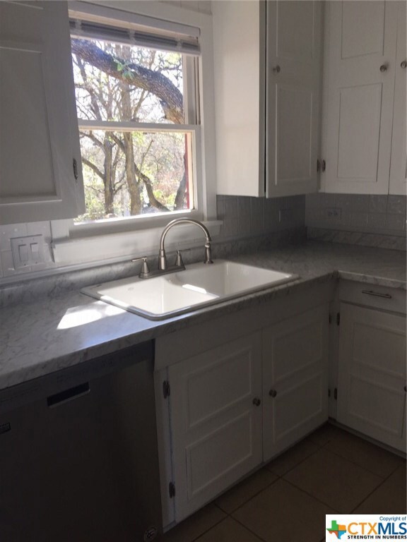 138 E Hillcrest Dr, San Marcos, TX 78666 - photo 7