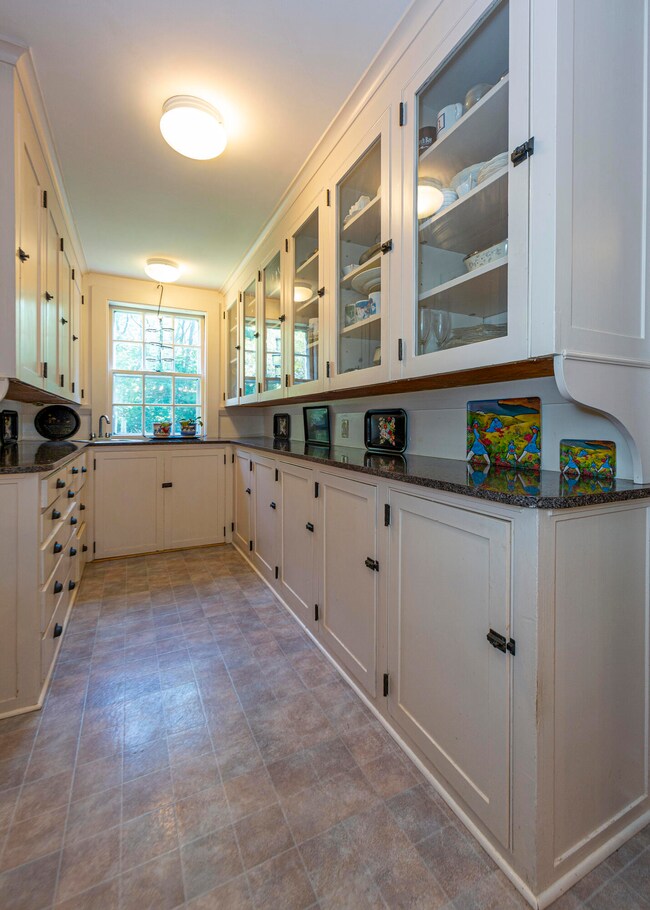 2-Lookout-Point-Interior-6