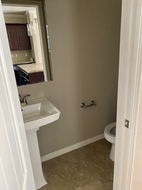 876 W Hughes St, Fayetteville, AR 72701 - photo 4