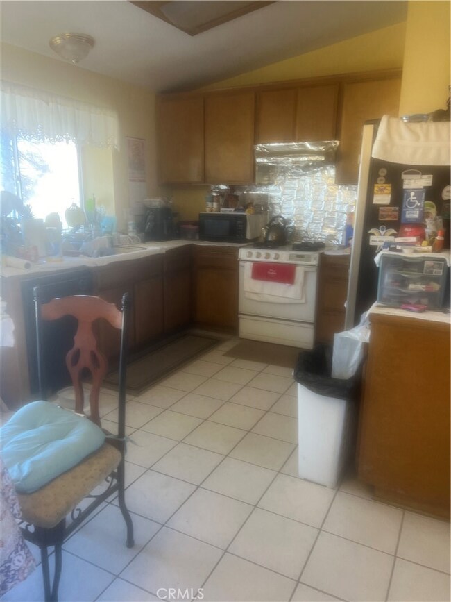 14442 Navarro Dr, Victorville, CA 92395 - photo 7