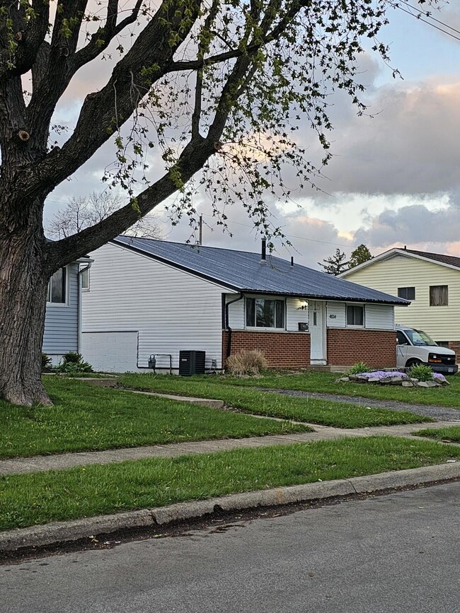 4034 Randell Rd, Columbus, OH 43228 - photo 2