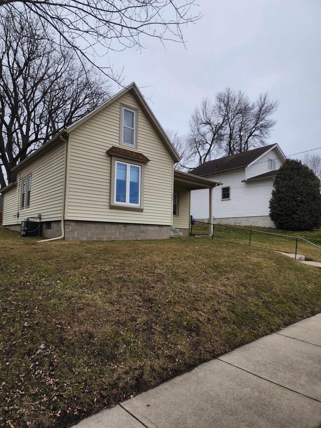 512 Saint Thomas Ave, Albert Lea, MN 56007 - photo 5