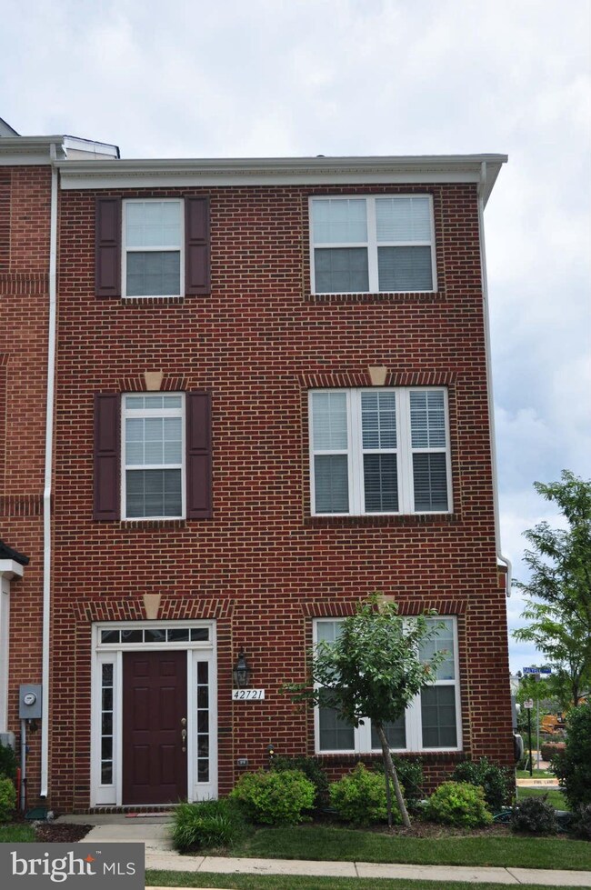 42721 Straloch Terrace, Ashburn, VA 20147 - photo 2