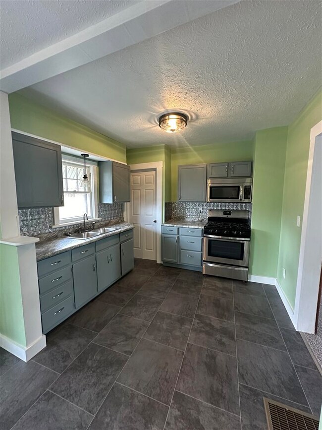 160 3rd St NE, Linton, IN 47441 - photo 7