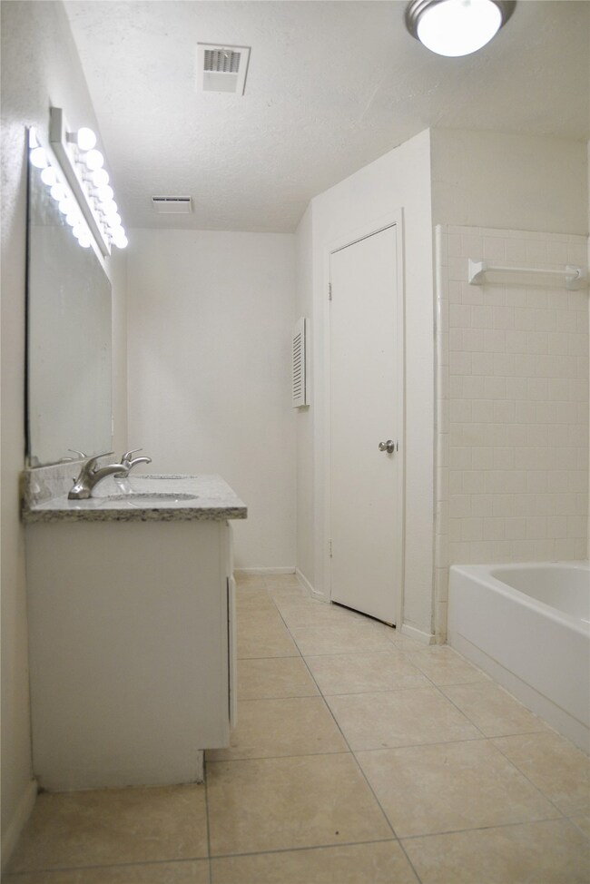 11008 Panicum Ct, Houston, TX 77086 - photo 6