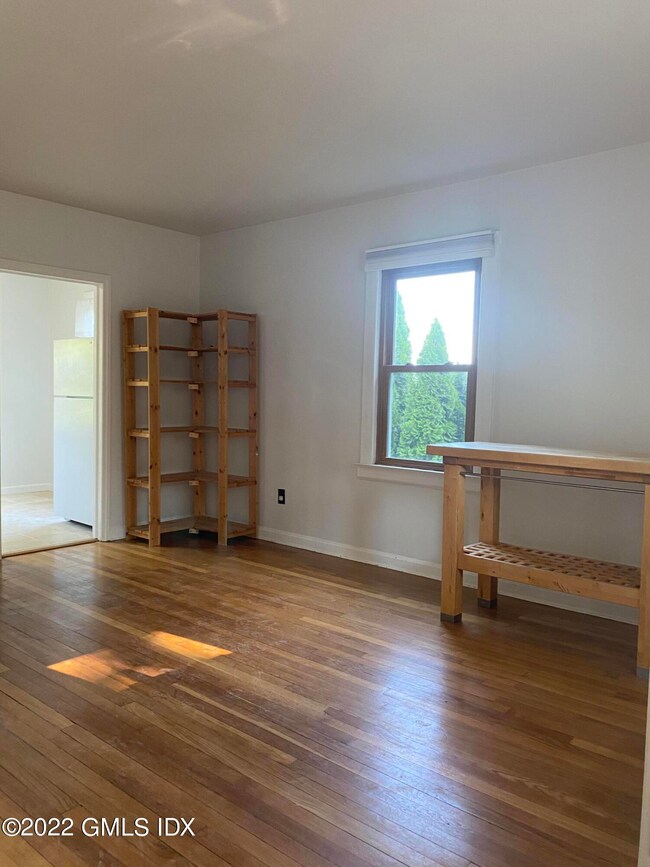 33 Cognewaugh Rd, Cos Cob, CT 06807 - photo 3