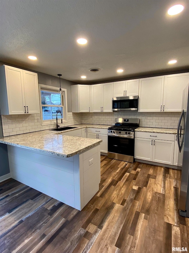 210 N State St, Christopher, IL 62822 - photo 4