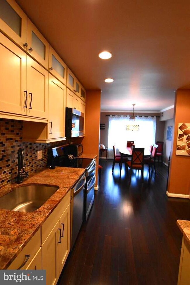 11415 Commonwealth Dr unit 301, Rockville, MD 20852 - photo 5