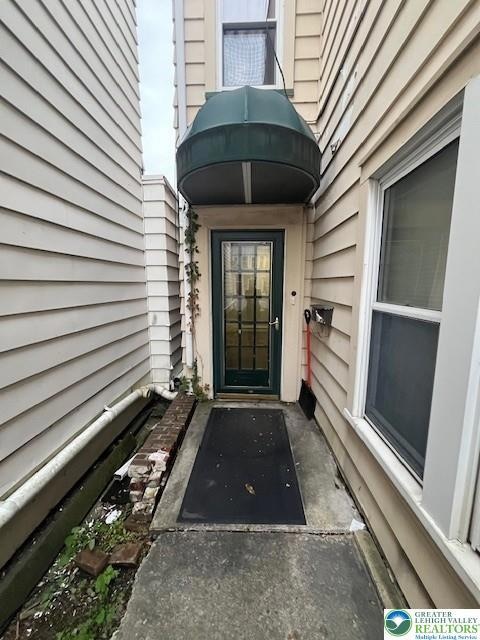 243 E Broad St unit 4, Tamaqua, PA 18252 - photo 2