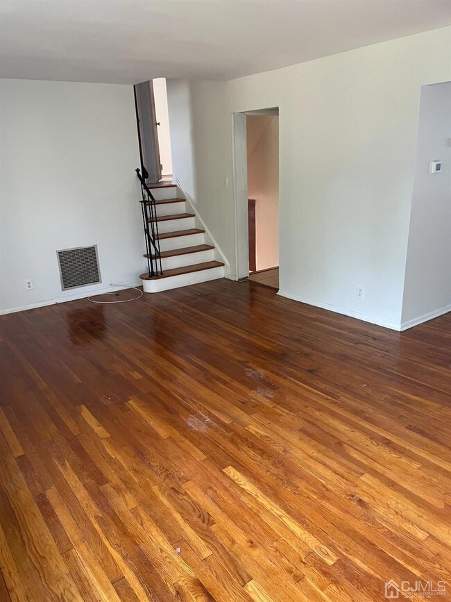 41 Memorial Pkwy, Metuchen, NJ 08840 - photo 4