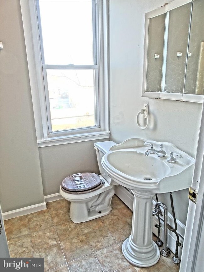 401 Holly Rd, Lansdowne, PA 19050 - photo 7