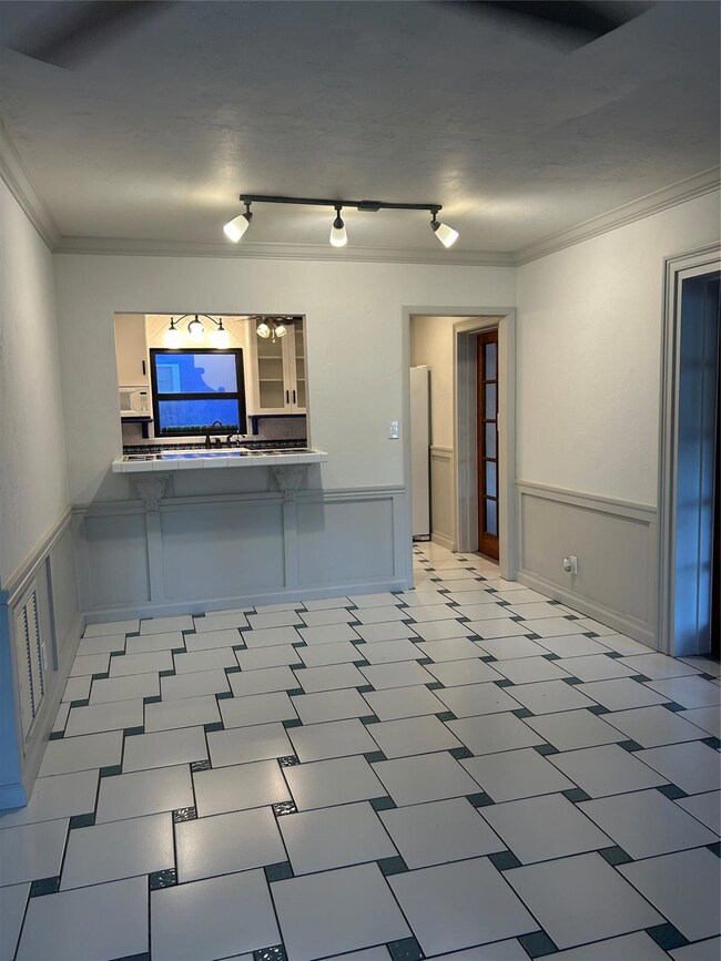 Living room to the kitchen
