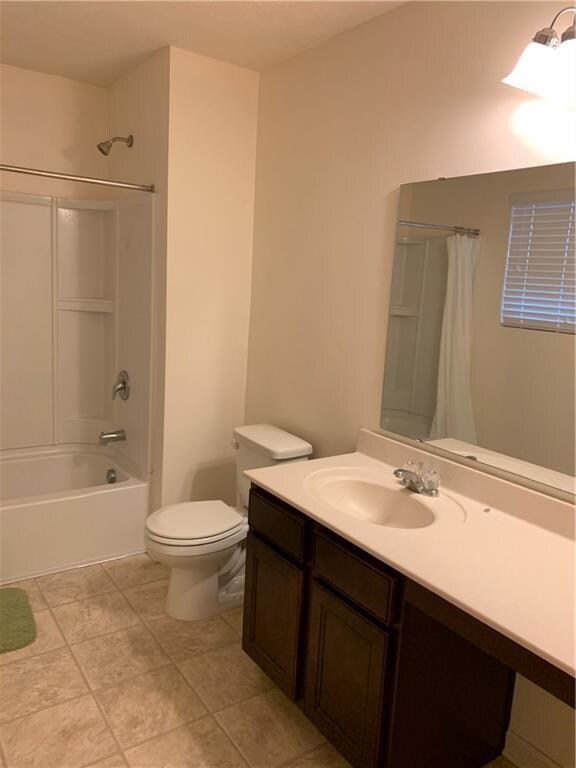 2408 Shadow Bend Dr, Columbus, IN 47201 - photo 5