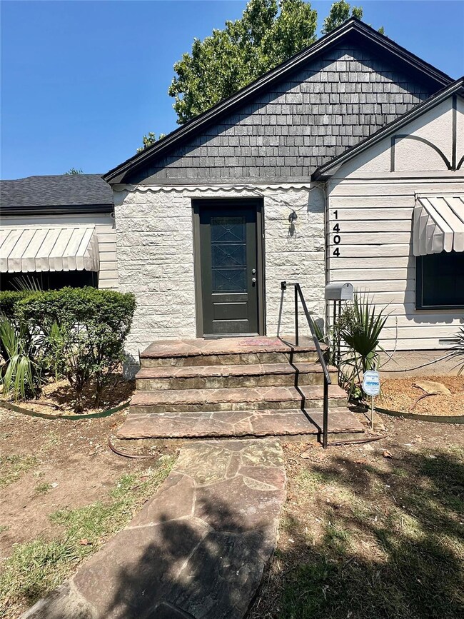 1404 Hillcrest Blvd, Gainesville, TX 76240 - photo 2