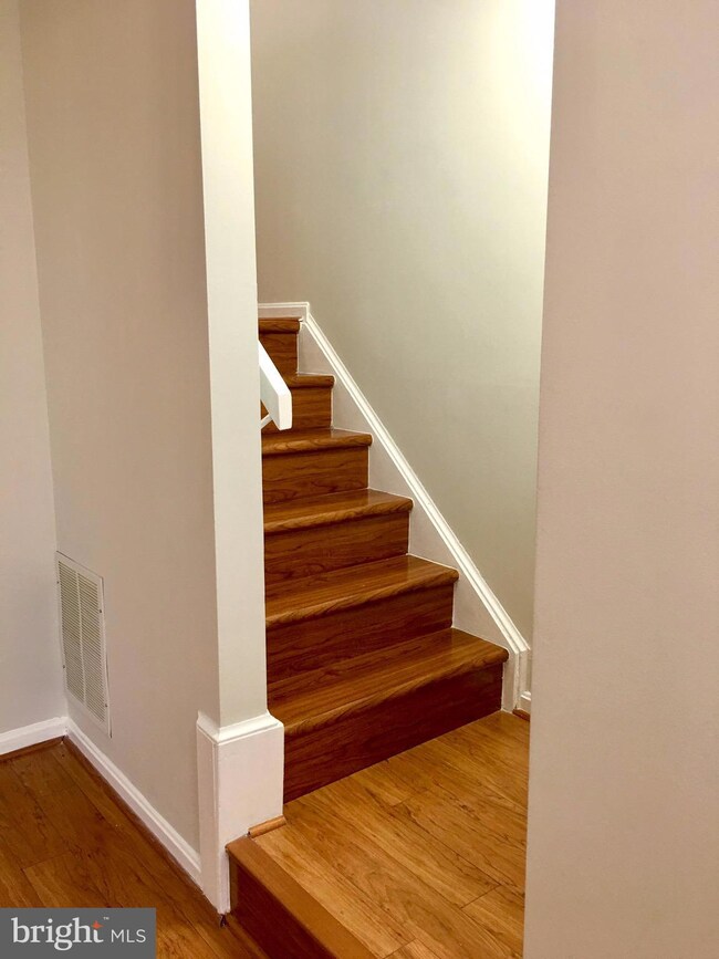 18654 Winding Creek Place, Germantown, MD 20874 - photo 5