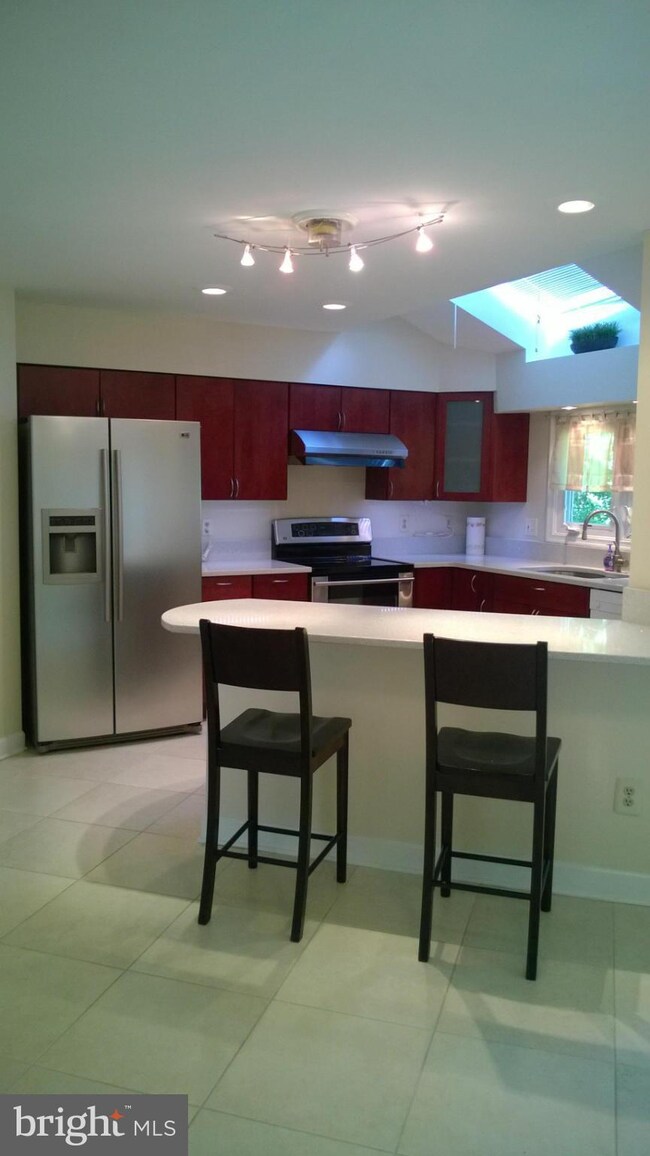 6803 Mclean Province Cir, Falls Church, VA 22043 - photo 2