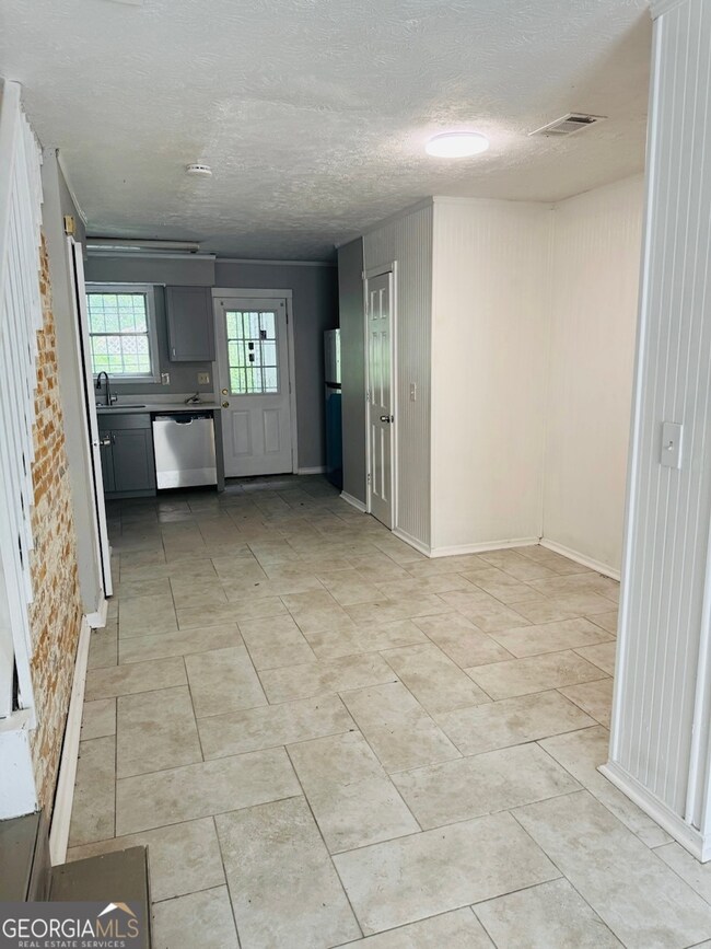 404 Prince of Wales, Stone Mountain, GA 30083 - photo 6