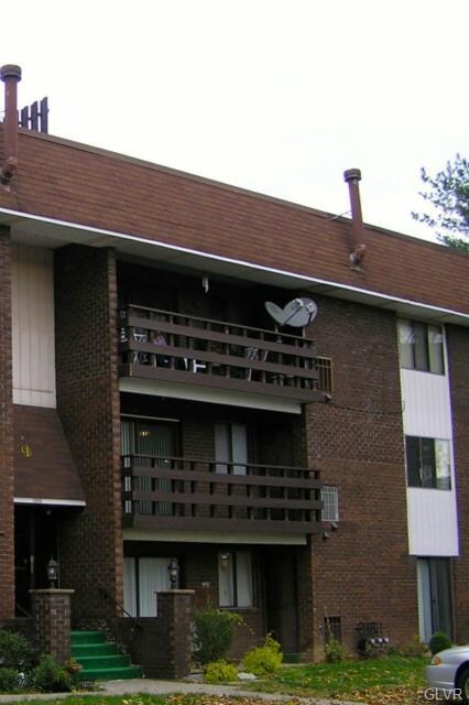 1590 Alta Dr unit 22, Whitehall, PA 18052 - photo 2