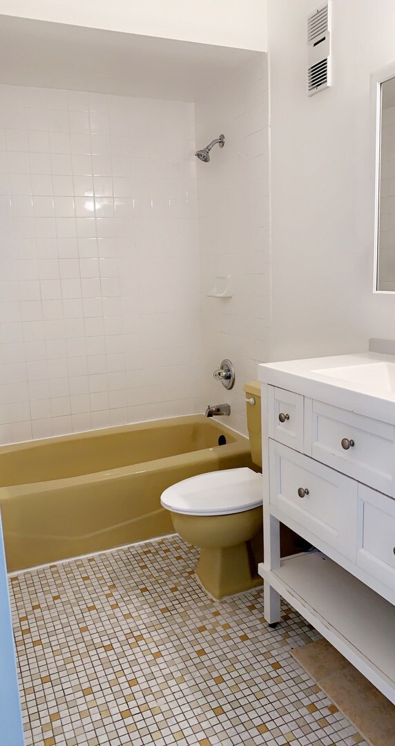 953 N Rohlwing Rd unit 201B, Addison, IL 60101 - photo 2