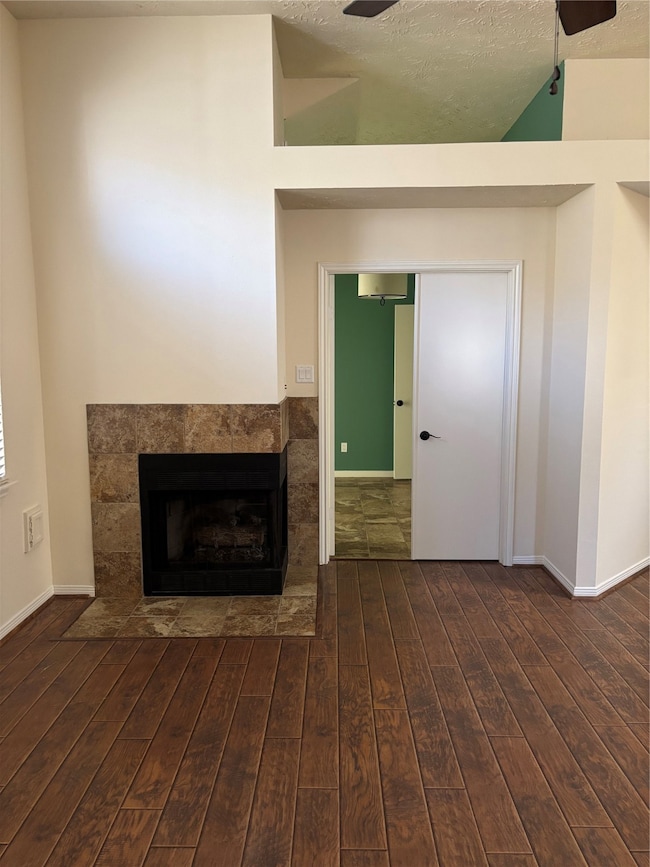 Yes-that is a working gas log fireplace.