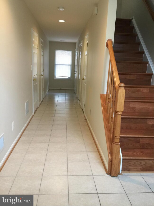 2581 James Madison Cir, Herndon, VA 20171 - photo 6