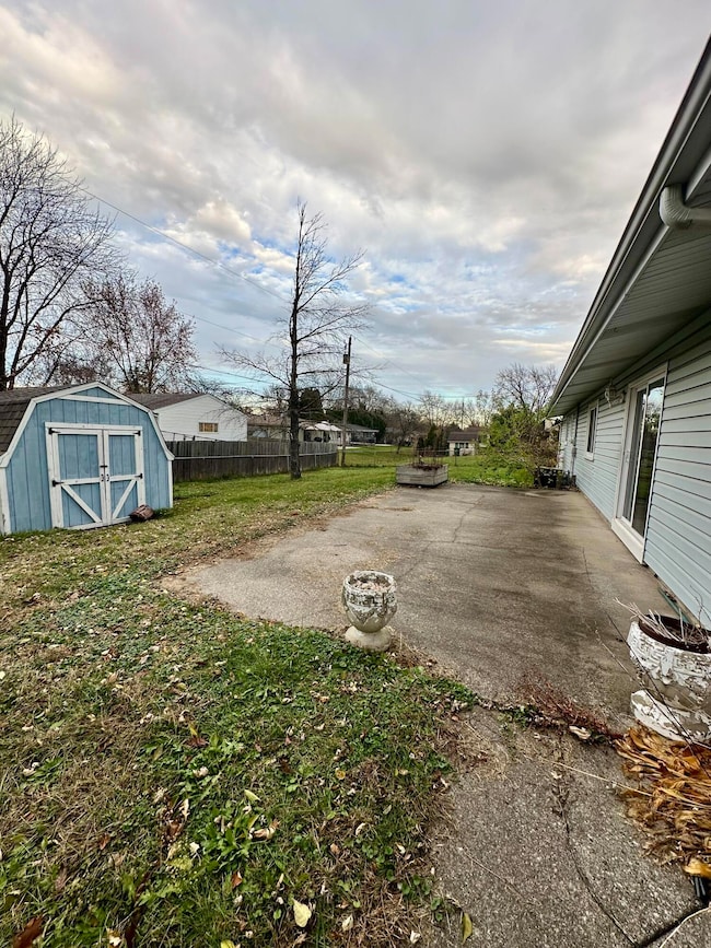 421 Sandalwood Dr, Valparaiso, IN 46385 - photo 5