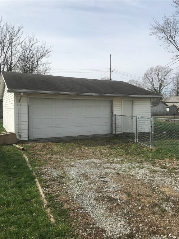 2413 Broadway Ave, Mattoon, IL 61938 - photo 5