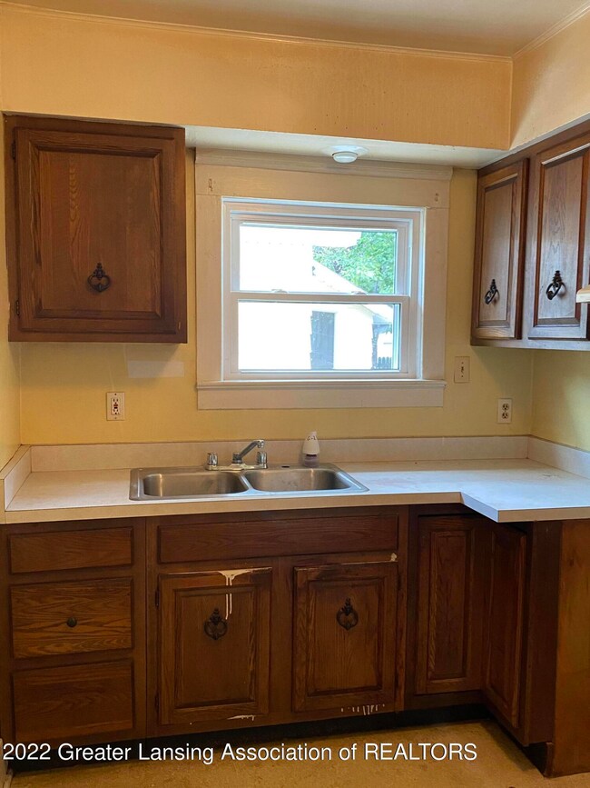 1107 S Holmes St, Lansing, MI 48912 - photo 7