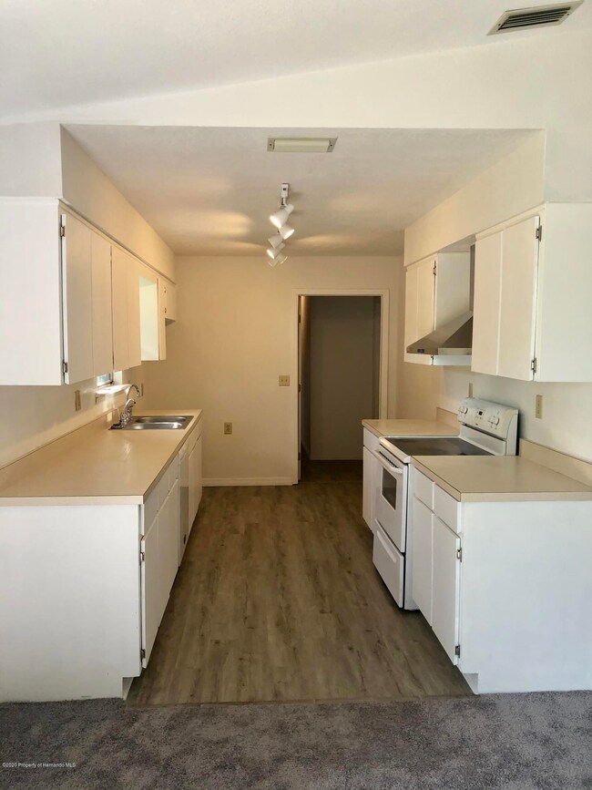 4E775128-2AB7-4E1E-AE35-3B4D10023884