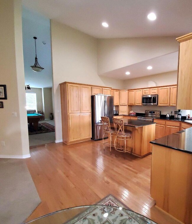 nook, kitchen, pool