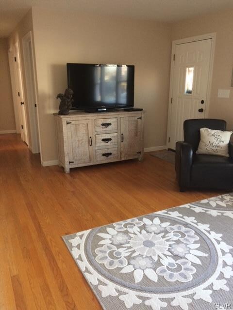 102 Porter St, Nazareth, PA 18064 - photo 3