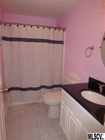 Private Bath within BR 3