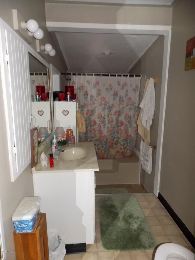 136 41st St SW, Grand Rapids, MI 49548 - photo 3