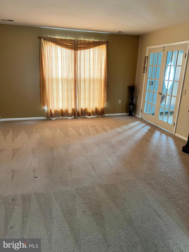 10107 Madronawood Dr, Laurel, MD 20708 - photo 3