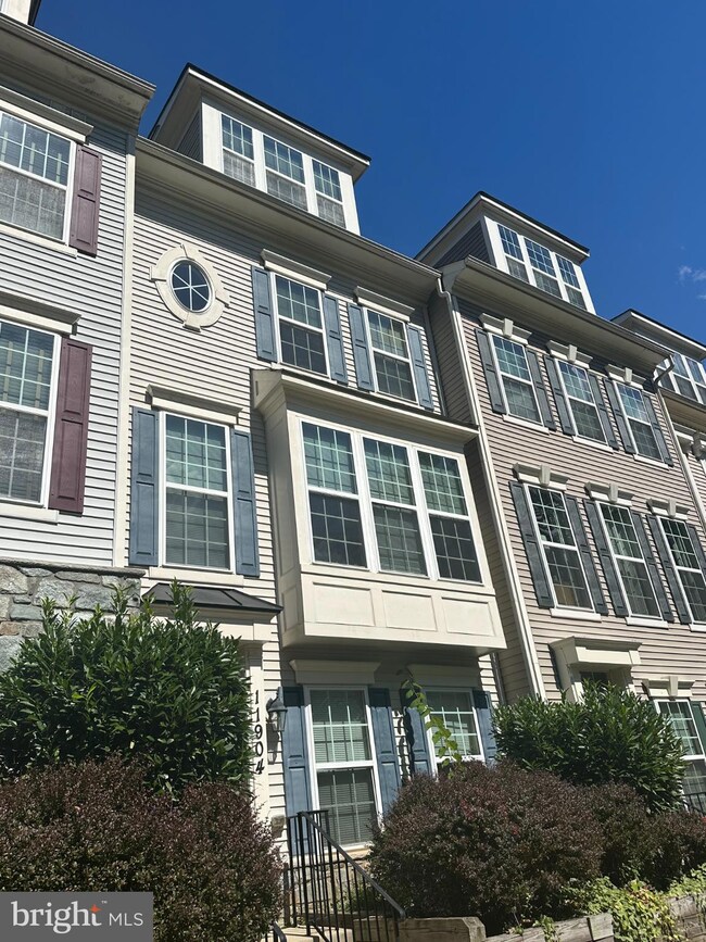 11904 Weybridge Ln, Germantown, MD 20876 - photo 2